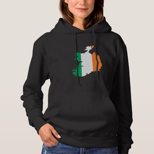 Ireland flag in Ireland outline Ireland T Shirt (Framsida)