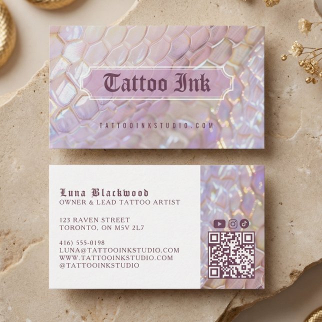 Iridescent Holographic Snake Scale Gothic Tattoo Visitkort (Iridescent Holographic Snake Scale Gothic Tattoo Business Card)
