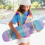 Iridescent Modern Girly Rosa Blue Personlig Mini Skateboard Bräda 18,5 Cm<br><div class="desc">Den moderna Rosa blå Personligen Iridescent Modern Girly har en modern färgstark bakgrund i rosa,  lila och blått med personligen namn. Anpassa genom att redigera texten i textrutan. Designad av ©Evco Studio www.zazzle.com/store/evcostudio</div>