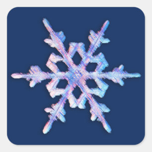 Iridescent snowflake på mörk blått fyrkantigt klistermärke
