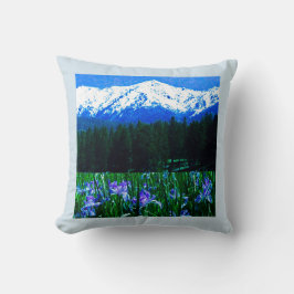 Iris är av Elk Horn Mountains Pillow Kudde