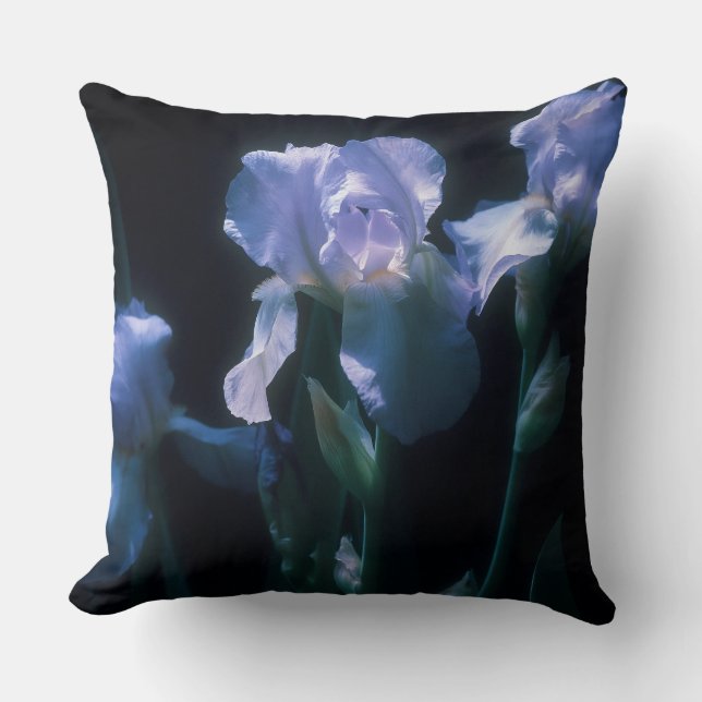 Iris Flowers at Twilight Beach Towel Kudde (Framsida)