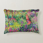 Iris Garden av Claude Monet Prydnadskudde<br><div class="desc">Iris Garden av Claude Monet.
Besök min butik om du vill ha mer intressant design och fler valmöjligheter för färg => zazzle.com/colorfulworld*</div>