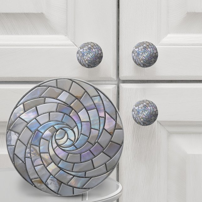 Iriserande månstenmosaikspiral knopp (Skapare uppladdad)