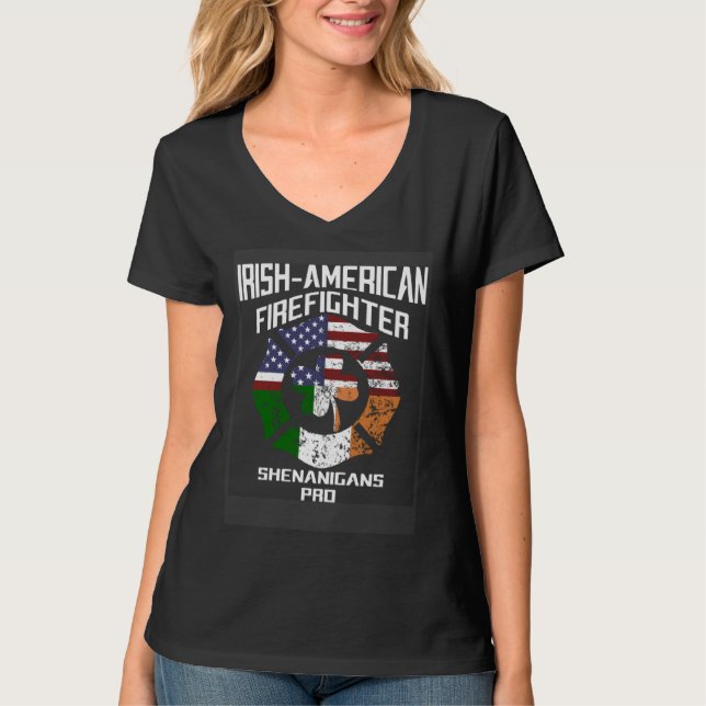Irish American Firefighter Shenanigans Pro St Patr T Shirt (Framsida)