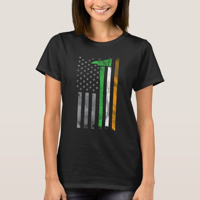 Irish American US Flag Firefighter Axe Fire St Pat T Shirt (Framsida)