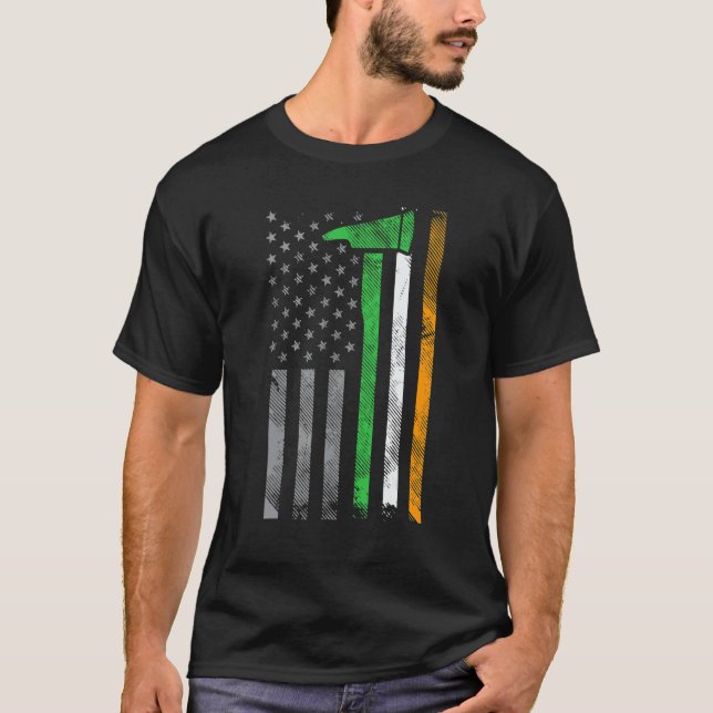 Irish American US Flag Firefighter Axe Fire St Pat T Shirt (Framsida)