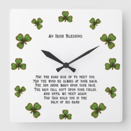 Irish Bluting and Shamrocks Black and Grönt Fyrkantig Klocka