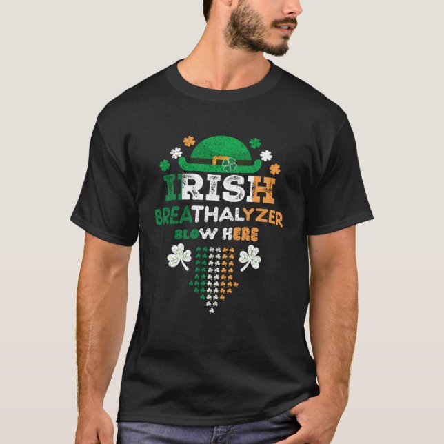 Irish Breathalyzer Blow Here St Paddy s Day T Shirt (Framsida)