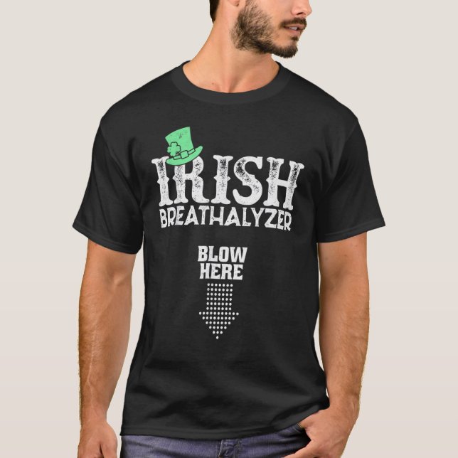 Irish Breathalyzer Blow Here St Patrick's Day Drin T Shirt (Framsida)