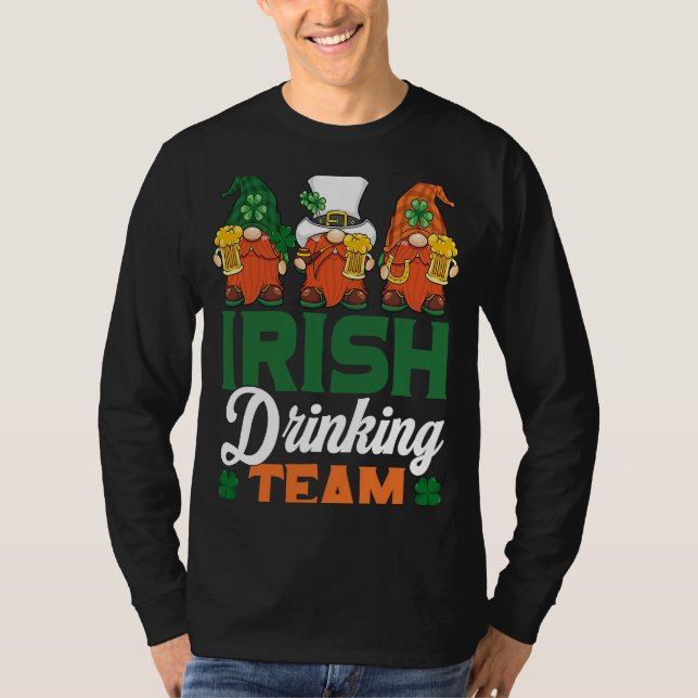 Irish Drinking Team Drinking Beer Gnome  Patricks  T Shirt (Framsida)