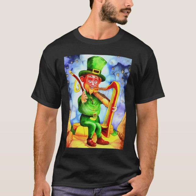 Irish Elf With Fiddle and Harp T Shirt (Framsida)