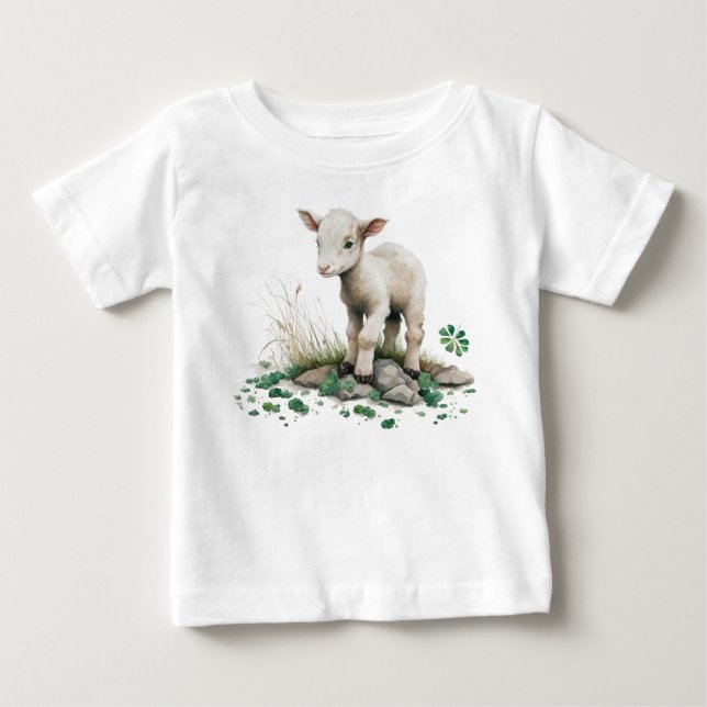 Irish Farmhouse | Cute Lamb i Klöver Baby T-Shirt (Framsida)