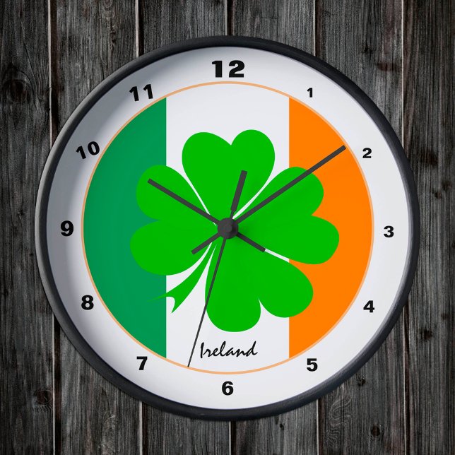 Irish Flagga & Ireland trendig mode /Shamrock Rund Klocka (Skapare uppladdad)