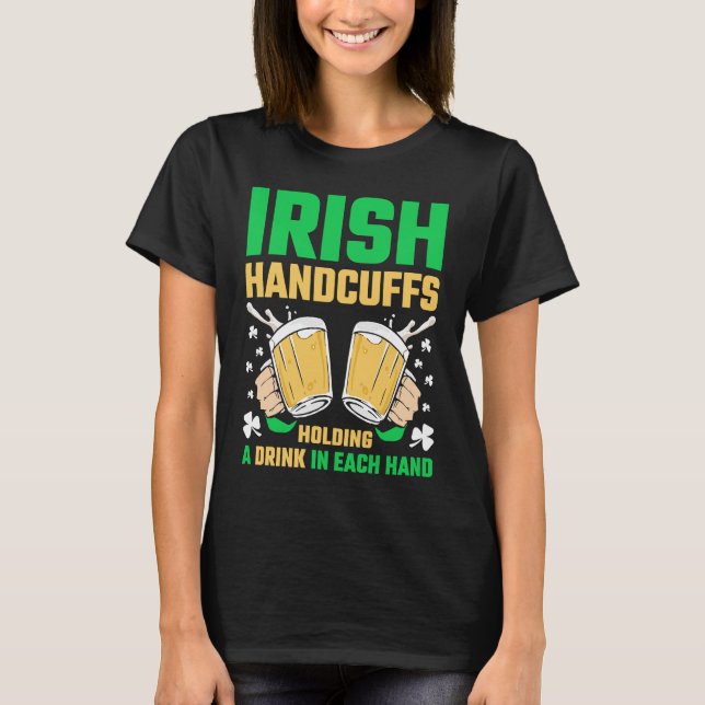 Irish Handcuffs Beer St patricks day T Shirt (Framsida)