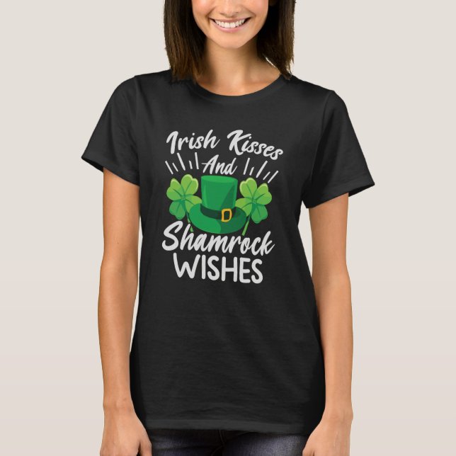 Irish Kisses And Shamrock Wishes St Patrick's Day T Shirt (Framsida)