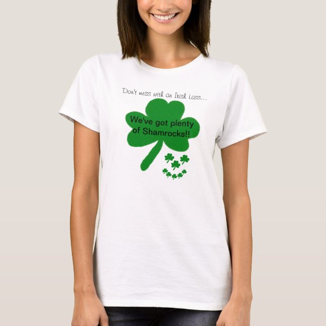 Irish Lass Shamrocks Humor T-Shirt (Framsida)