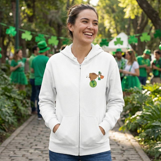 Irish Leprechaun Cow Standing on Planet Earth T Shirt (Skapare uppladdad)