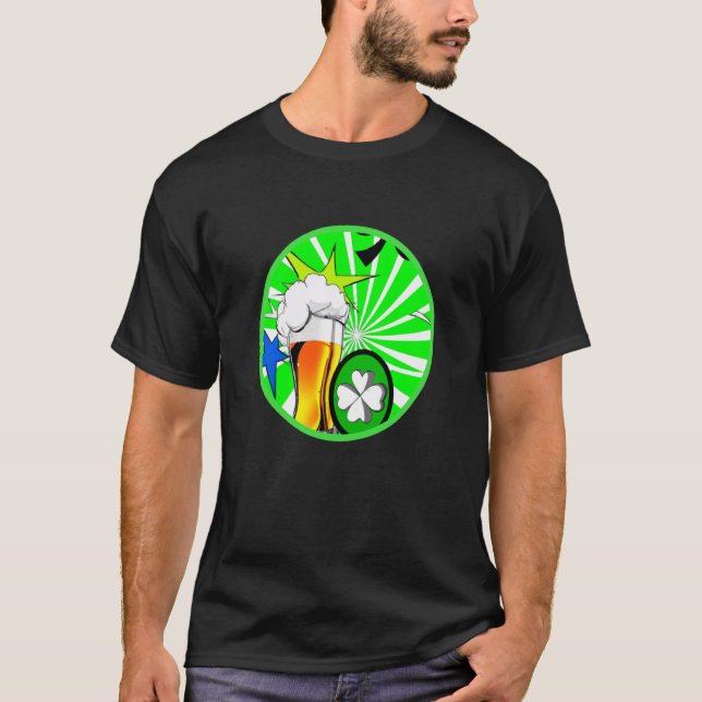 Irish lucky shamrock with beer mug St Patricks Day T Shirt (Framsida)