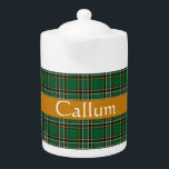 Irish National Tartan Personlig<br><div class="desc">Fira kärlek i hela sak Irland med den här tekannan med Irlands nationella tartan mönster. Anpassa med namn eller ett välkomstmeddelande på textbandet i mitten</div>