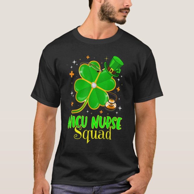 Irish NICU Nurse Shamrock Squad Stethoscope St Pat T Shirt (Framsida)