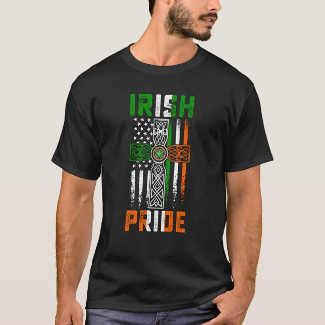 Irish Pride American Flag Celtic Cross St Patricks T Shirt (Framsida)