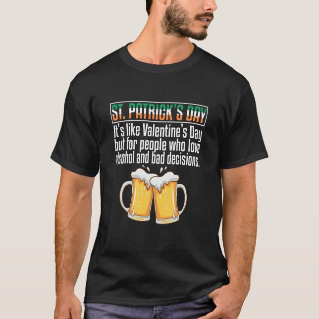 Irish Shamrock Beer Drinking Happy Saint Patrick's T Shirt (Framsida)
