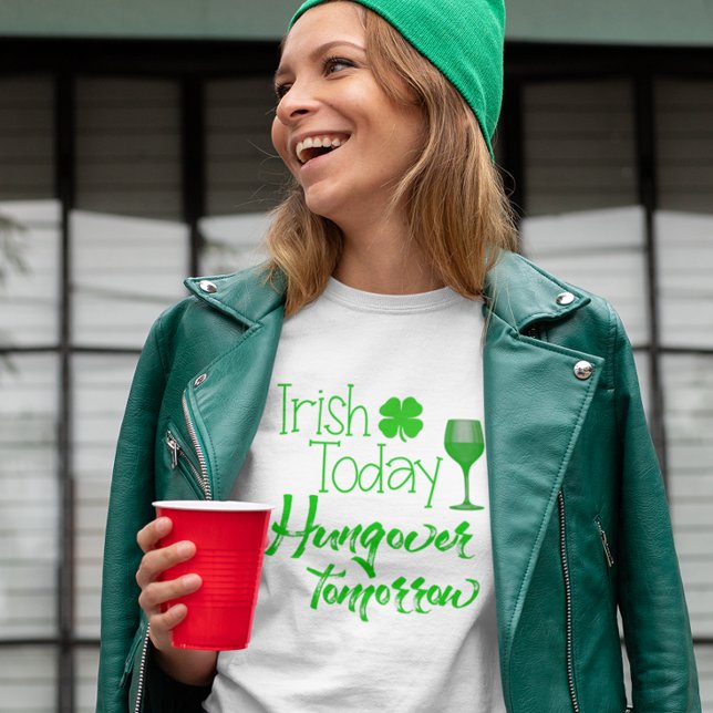 Irish Today hängde över imorgon St. Patrick's Day T Shirt (Skapare uppladdad)