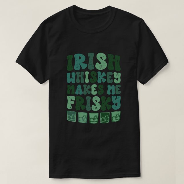 Irish Whiskey gör mig Frisky Funny St Patricks Da T Shirt (Design framsida)