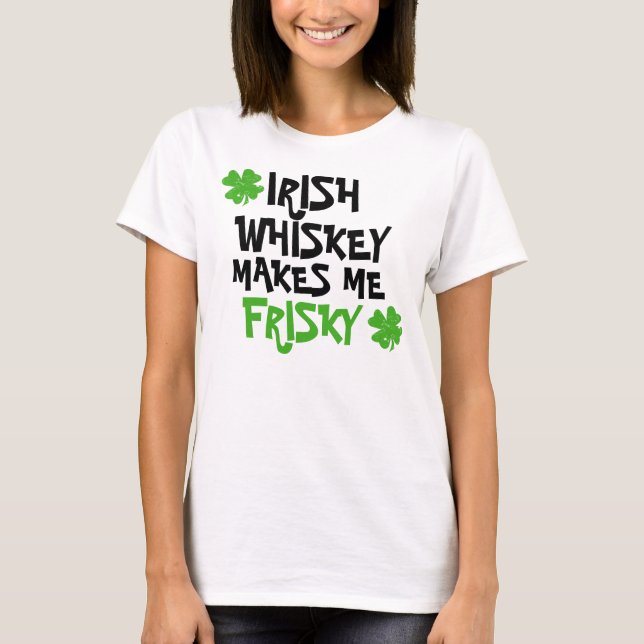 Irish Whiskey gör mig Frisky T Shirt (Framsida)