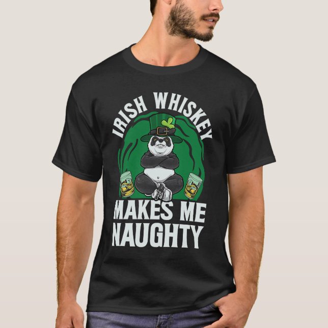 Irish Whiskey Makes Me Naughty  St Patrick's Day T Shirt (Framsida)