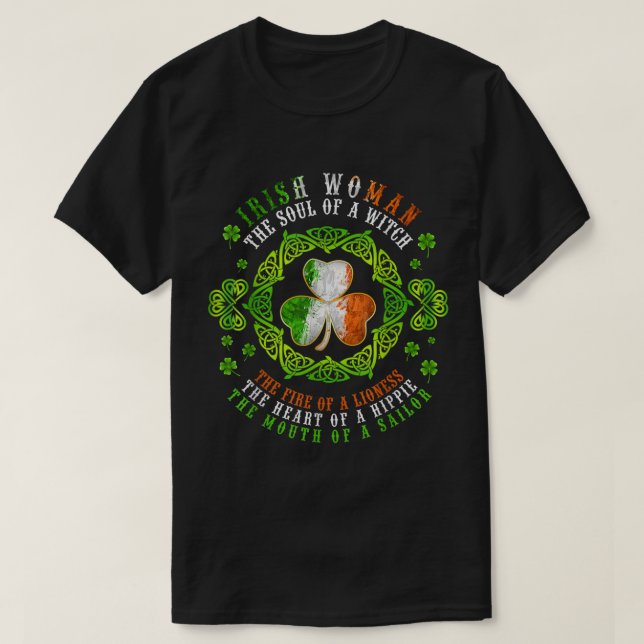 Irish Woman Soul Of A Witch Shamrock St Patrick's  T Shirt (Design framsida)