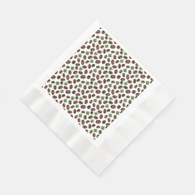 Iriska kaffebönor och shamrocks Rolig design Pappersservett (Hörn)