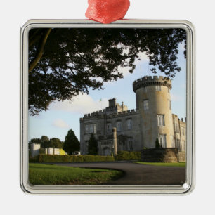Irland, Dromoland Castle sidoingång. Julgransprydnad Metall