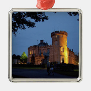 Irland, Dromoland Castle upplyst i skymningen, Julgransprydnad Metall