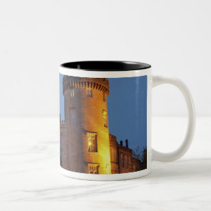 Irland, Dromoland Castle upplyst i skymningen, Två-Tonad Mugg