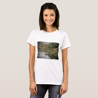 Irland, Kork, Sjö, Svanar, Fotografi Tee Shirt