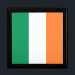 Irland National Flagga, Irish standard, Banner Minnesask<br><div class="desc">Tricolor: A Symbol of Hope and Unity - The Irish Tricolor, en pulant tapestry of grönt, white and orange, har blivit synonymt med Emerald Isle. Denna enkla men mäktiga flagga bär en rik och en djup symbolik i sina led. - En rebellig födelse - Tricolor skapades för första gången 1848...</div>