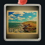Irland Ornament Vintage resor<br><div class="desc">En coola vintage,  stil Irland,  prydnadsföremål med svepande klippor,  hav och blå himmel,  i Irländska kusten.</div>