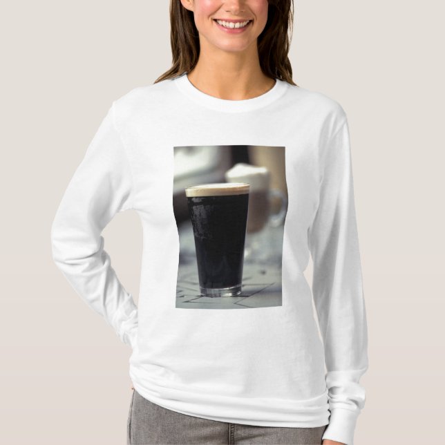 Irland. Pint stout. Tee Shirt (Framsida)