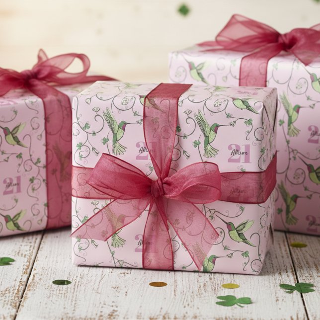Irländsk 21-årsdag Gröna och rosa kolibrier Presentpapper (Girly Pink and Green St Patrick's Day Birthday Wrapping Paper for Her. Elegant Colibri Gift Wrap)
