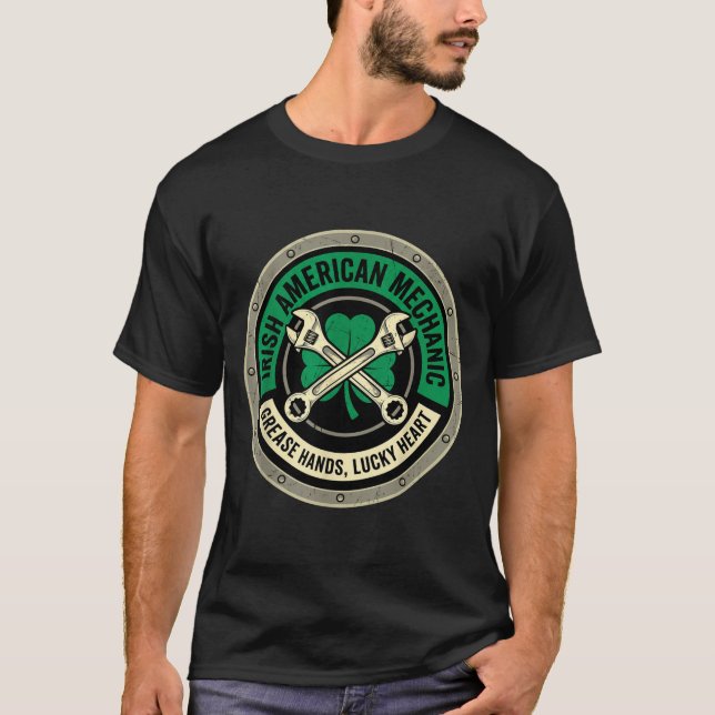 Irländsk-amerikansk mekaniker smörjar händer lyckl t shirt (Framsida)