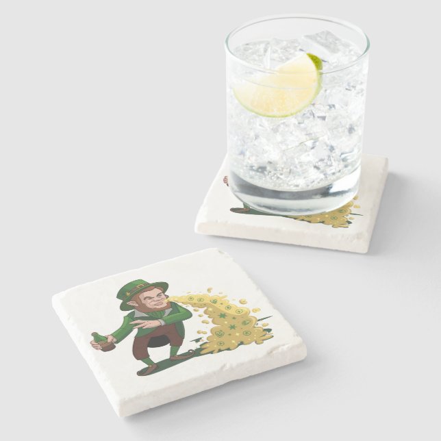 Irländsk Leprechaun Kastar Lucky Cookies Roligt  Stenunderlägg (Sidan)