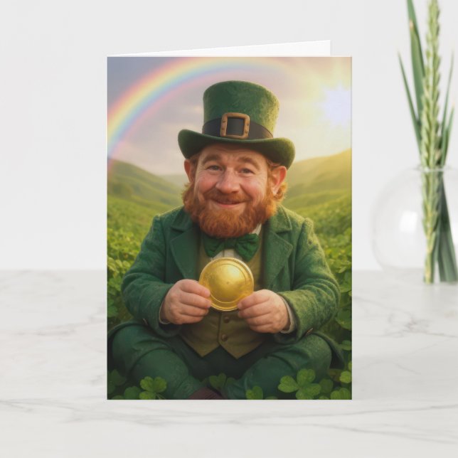 Irländsk Leprechaun som håller ett guldmynt Kort (Framsida)
