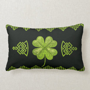 Irländsk Shamrock som är fyrklöver med den celtic Lumbarkudde