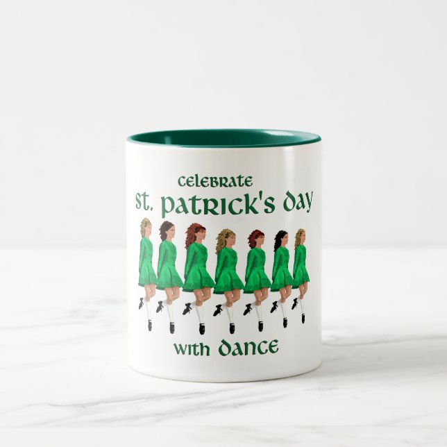 Irländsk stegdans firar St. Patrick's Day Två-Tonad Mugg (Center)