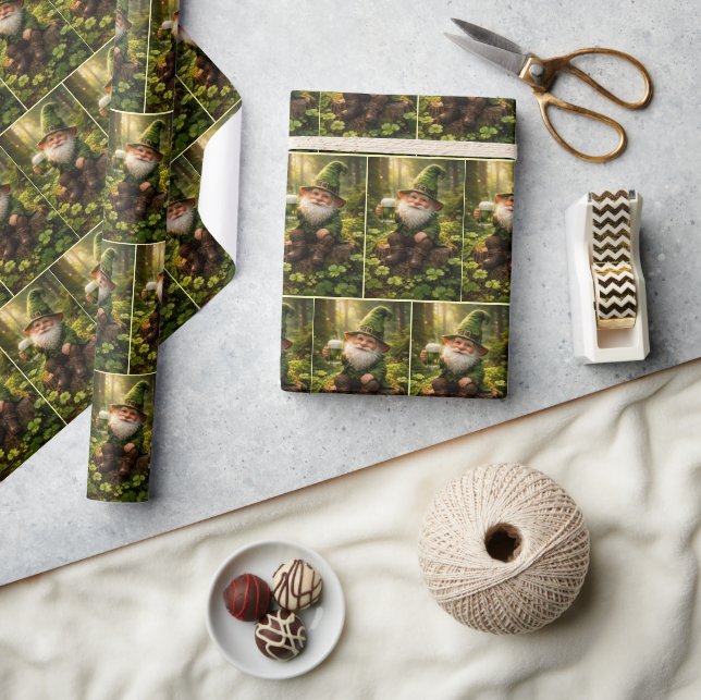 Irländsk tomte med grönt öl presentpapper (Hantverk)