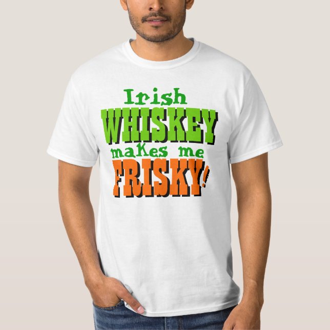 Irländsk Whiskey gör mig yster T-shirt (Framsida)