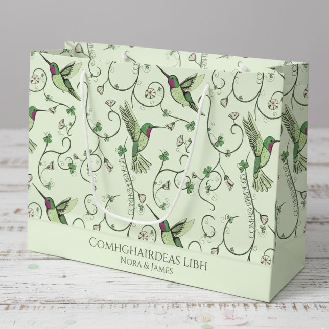 Irländska Comhghairdeas Kolibri Shamrock Vine (Elegant Green Irish Wedding Gift Bags. Hummingbird Shamrock Comhghairdeas libh Pattern for Bride )
