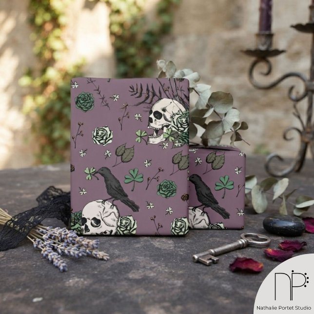 Irländska dödskallemarker St Patricks Day  Presentpapper (This Irish Skull Clovers St Patricks Day Gift Wrap features hand drawn ink art on plum purple)